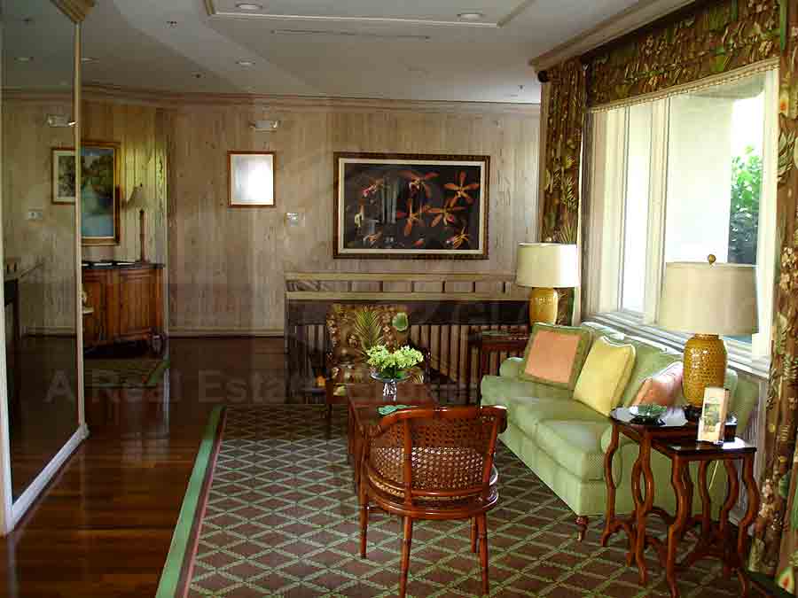WILDERNESS COUNTRY CLUB Clubhouse Lobby